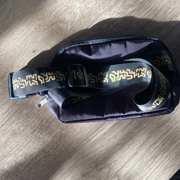 NWOT The Legend Of Zelda Tears of the Kingdom hip pack - Picture 4 of 4